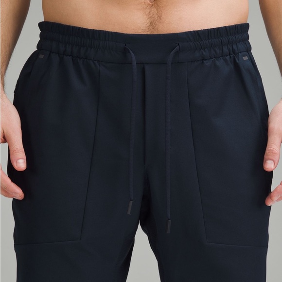 NWT Lululemon License to Train Jogger in Navy Size Medium - Picture 6 of 10